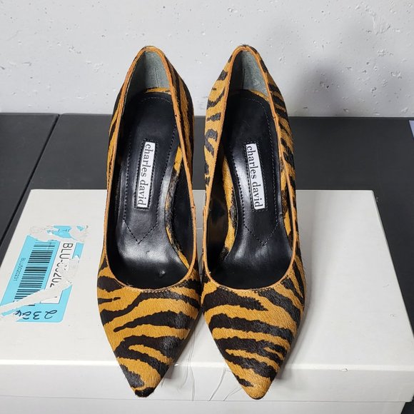 New in Box Charles David Women's Medal Animal Print Block High Heel Pump Size 5 - Picture 2 of 14